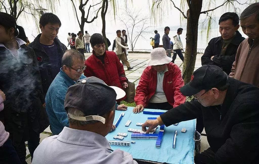 大爷麻将砸伤牌友，一场失控引发的悲剧_科普问答