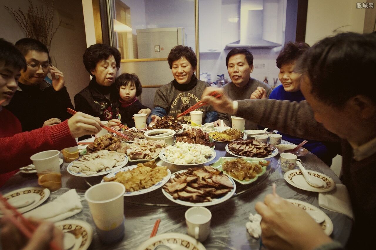 年夜饭现状，变迁中的传统与现代的交融_科普问答