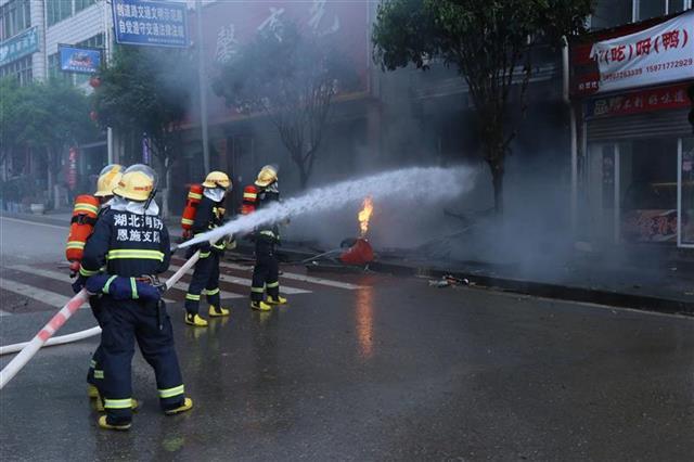 烧烤摊爆炸事件，事故背后的反思与应对之道_精准落实