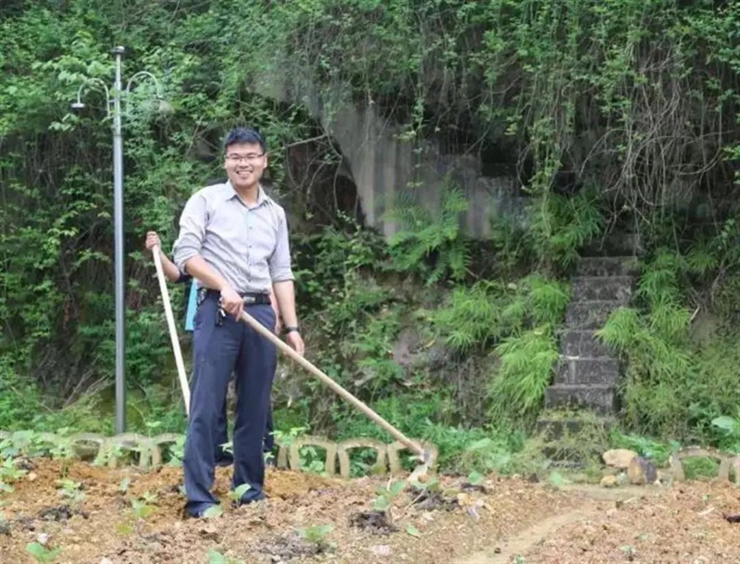 县长用四国语言致辞，跨越界限的领导力与包容性的力量_精密解答落实