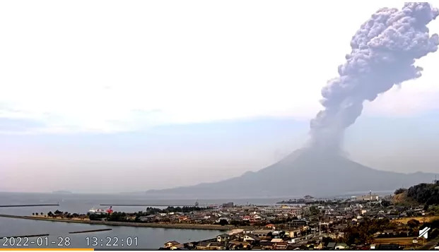 探索日本火山灰柱，揭秘3400米高处的奇迹