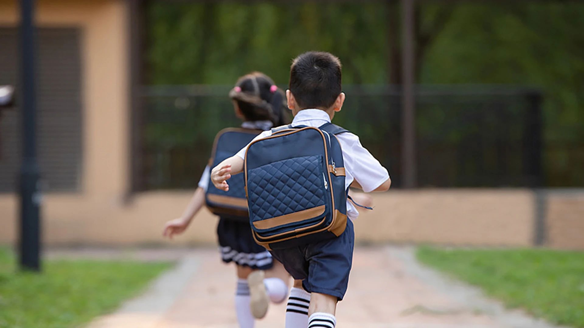 时代的变迁，从亲自送孩子上学到请跑腿送孩子上学