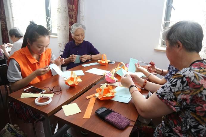 教科书式地震避险，一位八岁孩子的智慧与勇气