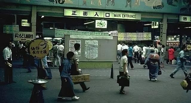 悲剧中的反思，日本遭遇列车撞击事件，两中国女游客不幸身亡