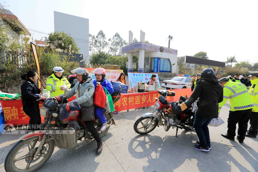 摩托大军踏上返乡路