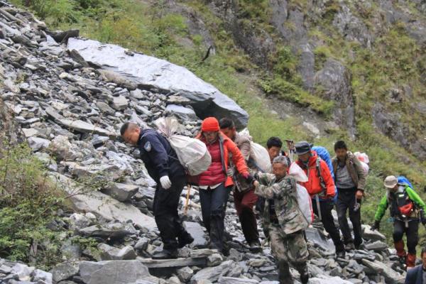 驴友进山致千人救援，一场意料之外的冒险之旅