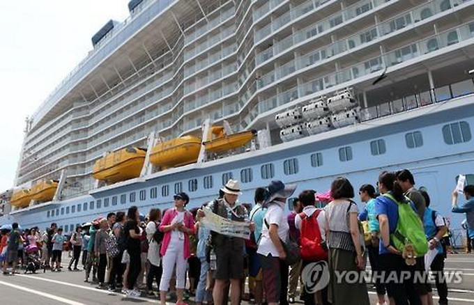 千余名韩国游客乘坐邮轮抵达上海，一场跨越海洋的文化交流之旅