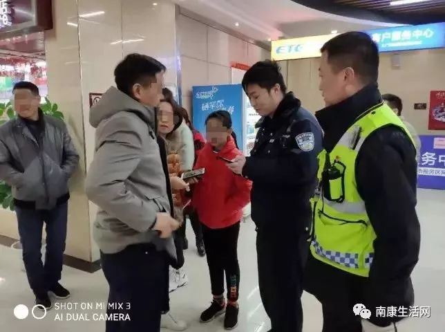 粗心父亲返乡忘归路，服务区留下俩女儿的啼笑皆非故事