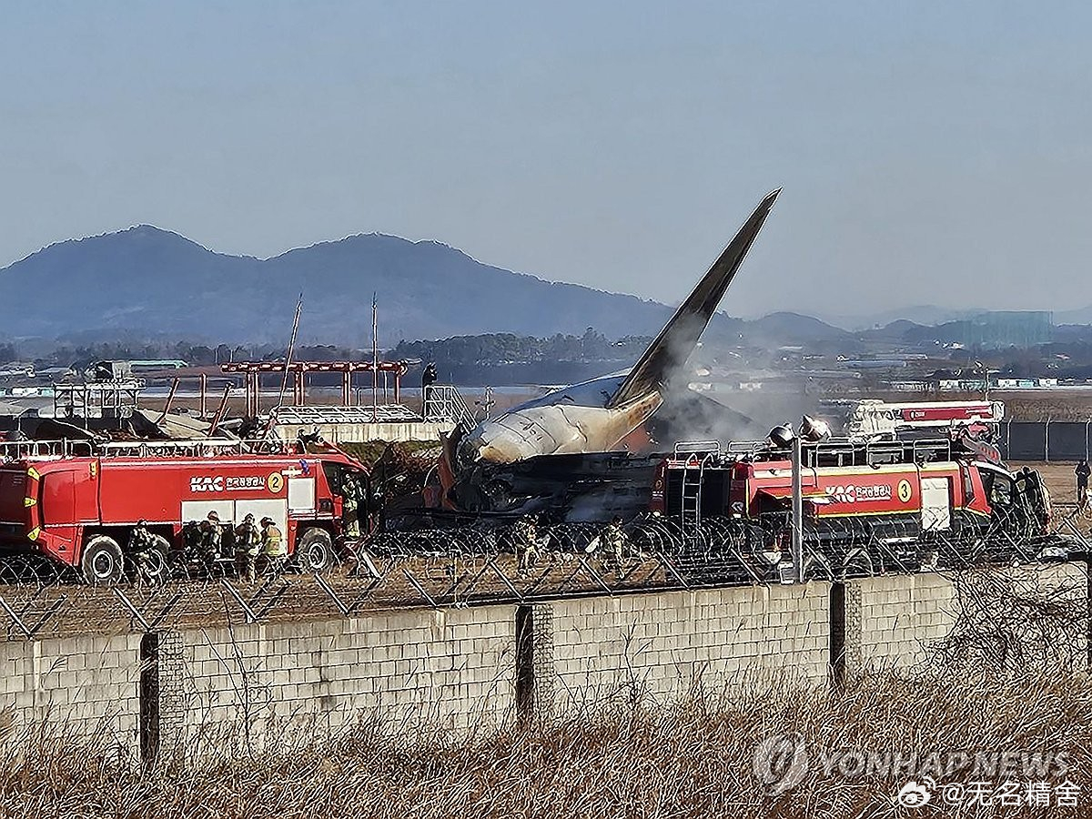 韩国客机失火事件，惊心动魄的紧急疏散与乘客发声