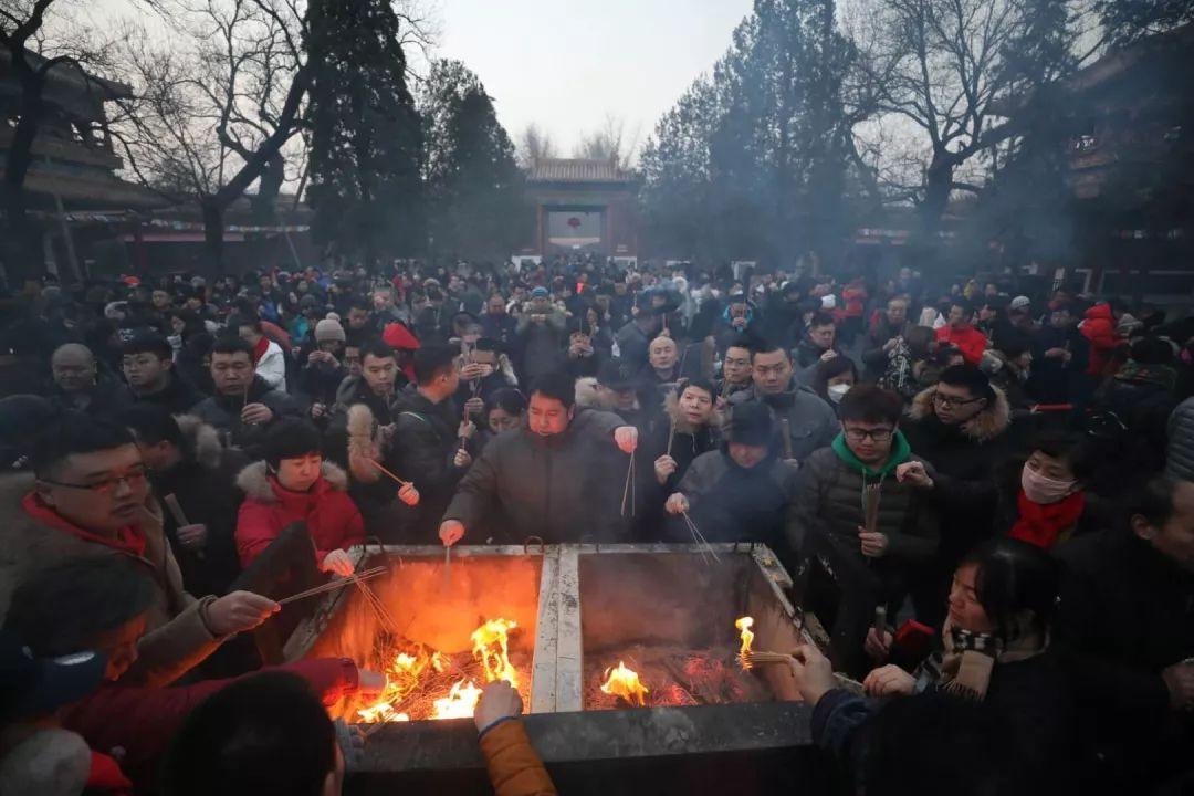 雍和宫抢头香大场面