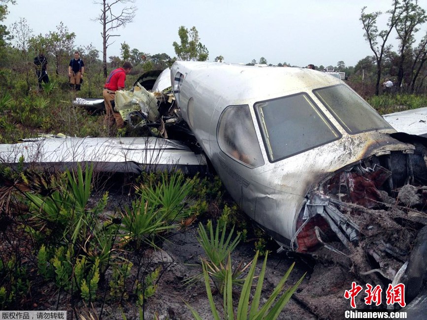 一架小型飞机在美坠毁已致6死，悲剧背后的反思与启示